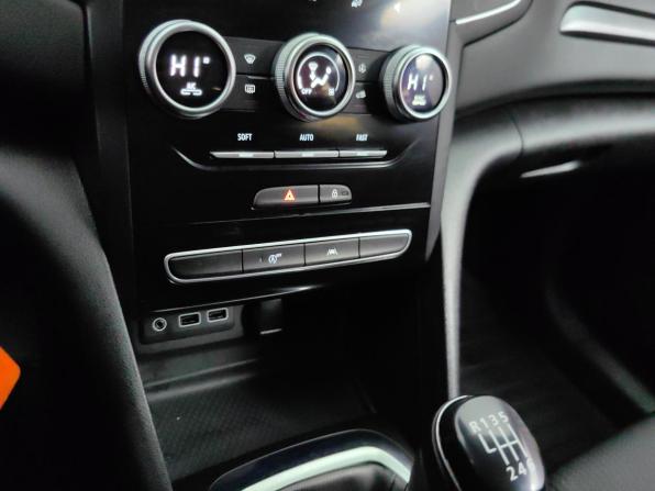 Renault Megane IV Рестайлинг с пробегом 2021 года, цена 1 599 000 рублей, 138238 км, универсал, Автокод Объявления