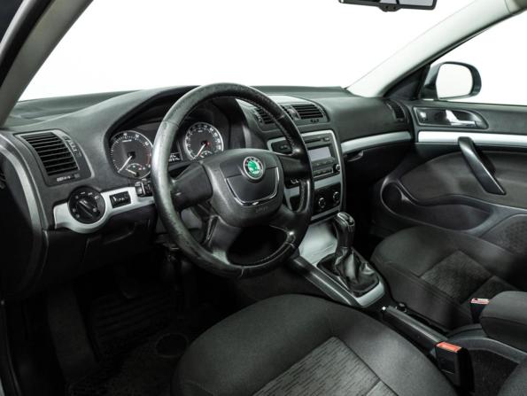 Skoda Octavia II (A5) Рестайлинг с пробегом 2011 года, цена 659 777 рублей, 207210 км, лифтбек, Автокод Объявления