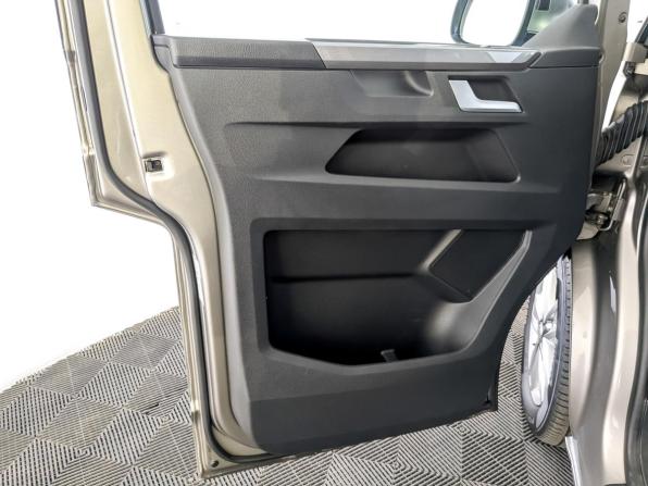 Volkswagen Multivan T6 Рестайлинг с пробегом 2021 года, цена 6 000 000 рублей, 120666 км, минивэн, Автокод Объявления