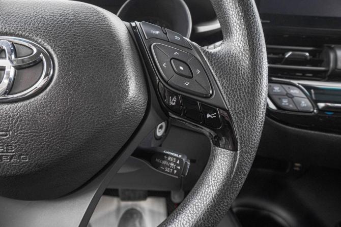 Toyota C-HR I Рестайлинг с пробегом 2020 года, цена 2 729 000 рублей, 35000 км, внедорожник, Автокод Объявления