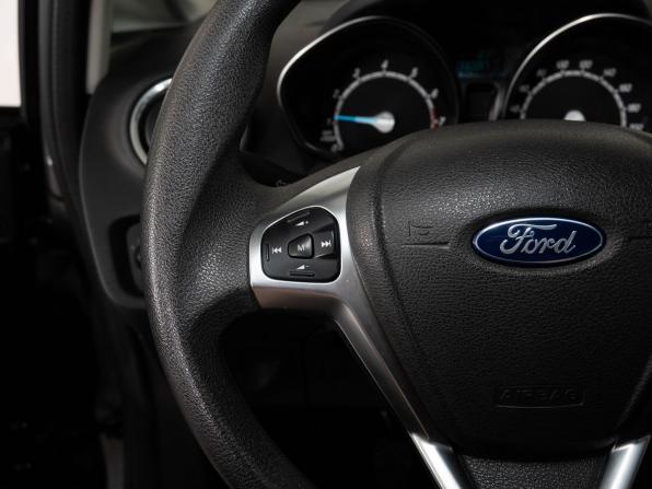 Ford Fiesta Mk6 Рестайлинг с пробегом 2016 года, цена 870 000 рублей, 86596 км, седан, Автокод Объявления