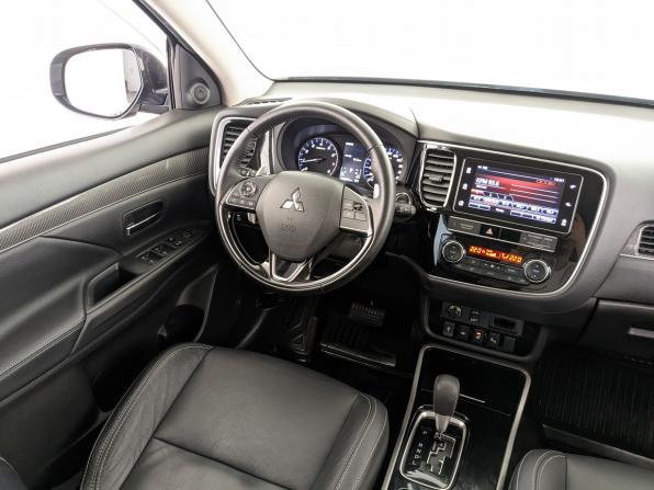 Mitsubishi Outlander III Рестайлинг 3 с пробегом 2019 года, цена 2 850 000 рублей, 48759 км, внедорожник, Автокод Объявления
