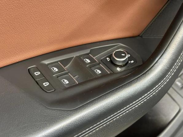Volkswagen Touareg III с пробегом 2019 года, цена 4 100 000 рублей, 215480 км, внедорожник, Автокод Объявления