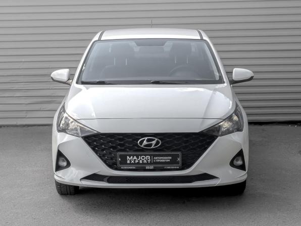 Hyundai Solaris II Рестайлинг с пробегом 2022 года, цена 1 635 000 рублей, 87845 км, седан, Автокод Объявления