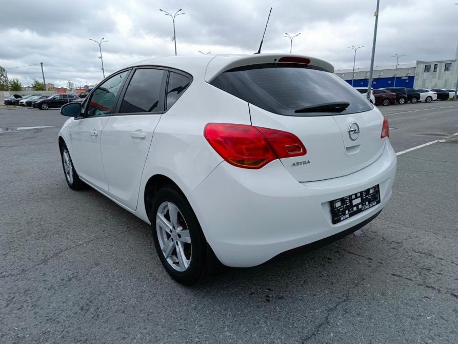 Opel Astra J Рестайлинг Тюмень  - изображение 5