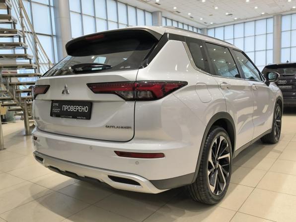 Mitsubishi Outlander IV с пробегом 2023 года, цена 4 250 000 рублей, 10 км, внедорожник, Автокод Объявления