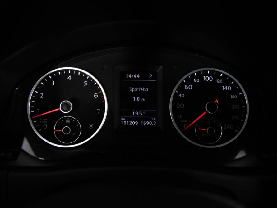 Volkswagen Tiguan I Рестайлинг Санкт-Петербург  - изображение 14