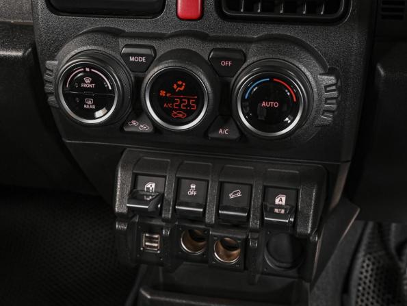 Suzuki Jimny IV с пробегом 2021 года, цена 2 599 000 рублей, 70929 км, внедорожник, Автокод Объявления