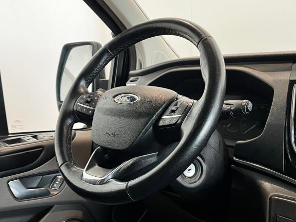 Ford Tourneo Custom I Рестайлинг с пробегом 2019 года, цена 3 200 000 рублей, 208000 км, минивэн, Автокод Объявления