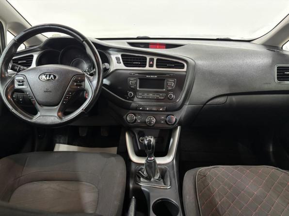 Kia Ceed II с пробегом 2015 года, цена 1 000 000 рублей, 142062 км, хэтчбек, Автокод Объявления