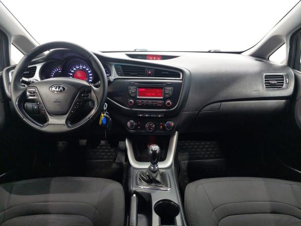 Kia Ceed II Рестайлинг с пробегом 2018 года, цена 1 299 000 рублей, 125115 км, хэтчбек, Автокод Объявления