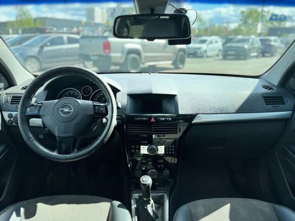 Opel Astra H Рестайлинг с пробегом 2013 года, цена 359 000 рублей, 300334 км, седан, Автокод Объявления