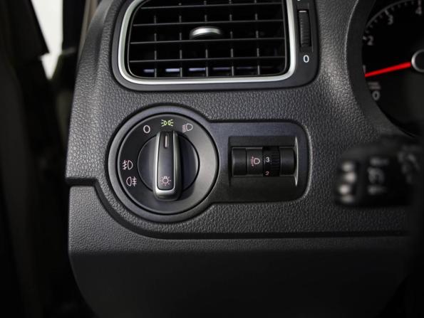 Volkswagen Polo V Рестайлинг с пробегом 2017 года, цена 1 419 000 рублей, 90401 км, седан, Автокод Объявления