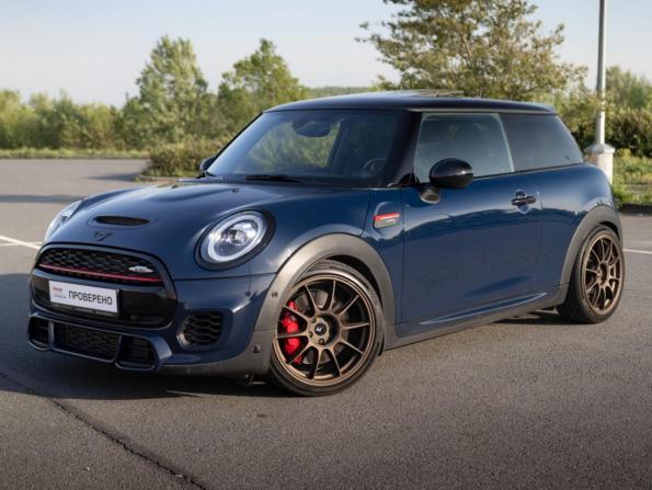 Mini Hatch III (F55/F56) Рестайлинг с пробегом 2018 года, цена 2 679 700 рублей, 110000 км, хэтчбек, Автокод Объявления
