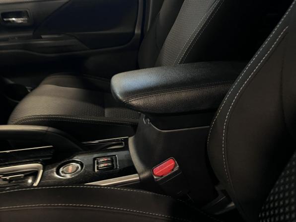 Mitsubishi Outlander III Рестайлинг 2 с пробегом 2017 года, цена 2 100 000 рублей, 153390 км, внедорожник, Автокод Объявления