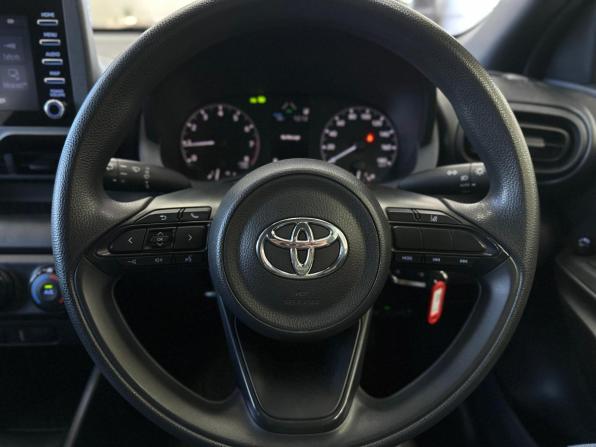 Toyota Yaris IV с пробегом 2020 года, цена 1 375 000 рублей, 37710 км, хэтчбек, Автокод Объявления