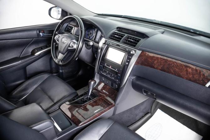 Toyota Camry VII (XV50) Рестайлинг с пробегом 2015 года, цена 2 399 000 рублей, 178785 км, седан, Автокод Объявления