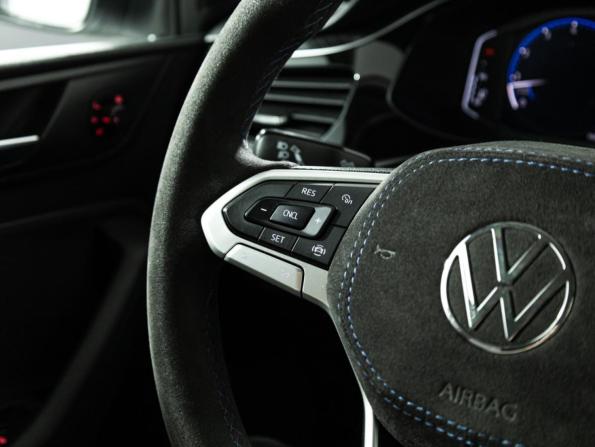Volkswagen Polo VI с пробегом 2021 года, цена 1 579 700 рублей, 75877 км, лифтбек, Автокод Объявления