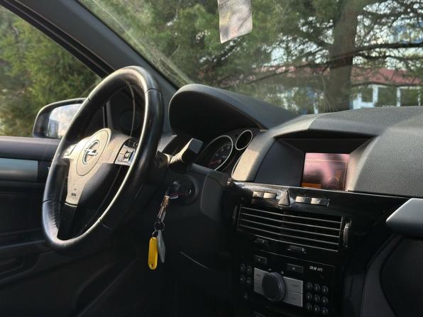 Opel Astra H Рестайлинг с пробегом 2008 года, цена 320 000 рублей, 246093 км, хэтчбек, Автокод Объявления