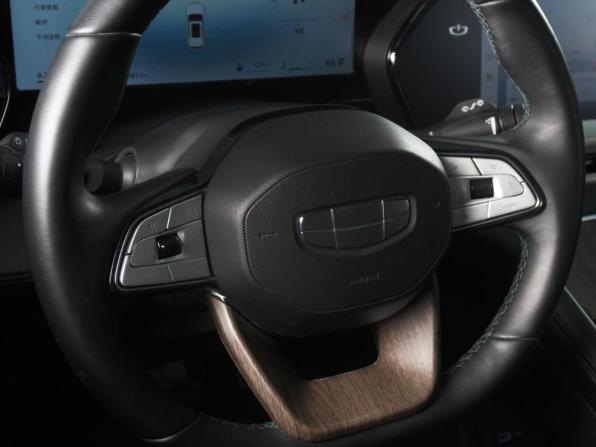 Geely Monjaro I Рестайлинг с пробегом 2025 года, цена 3 559 000 рублей, 23761 км, внедорожник, Автокод Объявления
