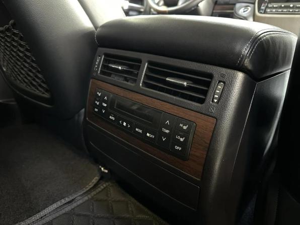 Toyota Land Cruiser 200 Series Рестайлинг 2 с пробегом 2015 года, цена 4 750 000 рублей, 187000 км, внедорожник, Автокод Объявления