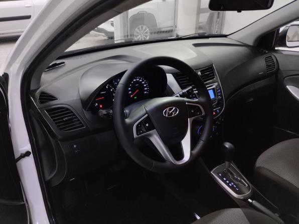 Hyundai Solaris I с пробегом 2013 года, цена 850 000 рублей, 180560 км, седан, Автокод Объявления