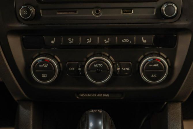 Volkswagen Jetta VI с пробегом 2013 года, цена 1 179 000 рублей, 215000 км, седан, Автокод Объявления
