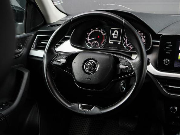 Skoda Rapid II с пробегом 2022 года, цена 1 650 000 рублей, 108062 км, лифтбек, Автокод Объявления
