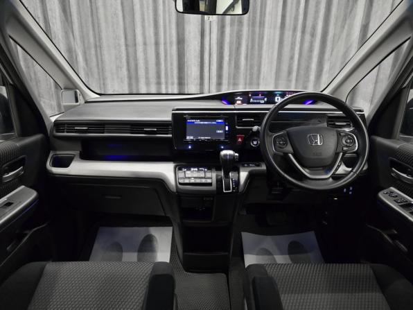 Honda Stepwgn V с пробегом 2016 года, цена 1 745 000 рублей, 140000 км, минивэн, Автокод Объявления