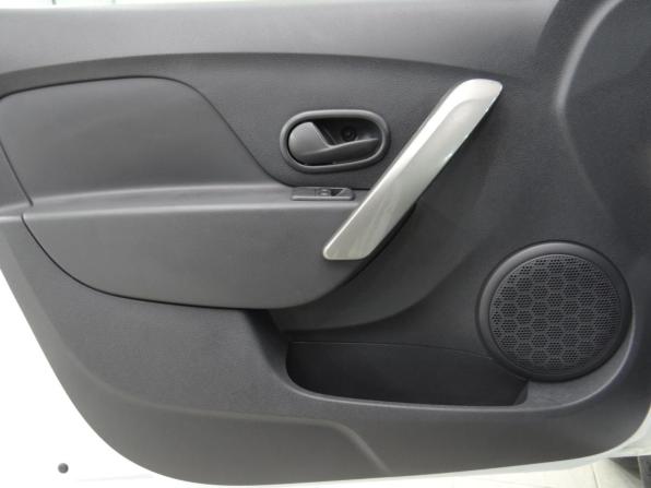 Renault Sandero II Рестайлинг с пробегом 2020 года, цена 1 235 000 рублей, 30000 км, хэтчбек, Автокод Объявления