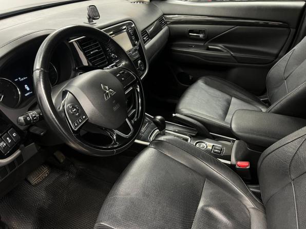 Mitsubishi Outlander III Рестайлинг 2 с пробегом 2017 года, цена 1 699 000 рублей, 189931 км, внедорожник, Автокод Объявления