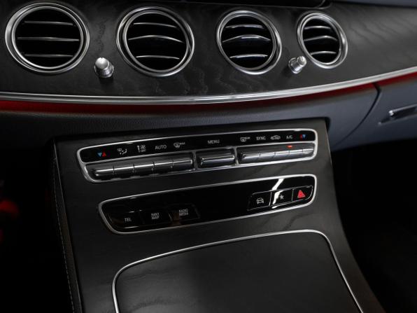 Mercedes-Benz E-Класс V (W213 S213 C238) Рестайлинг с пробегом 2023 года, цена 5 500 000 рублей, 58454 км, седан, Автокод Объявления