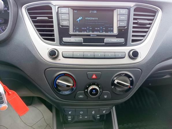 Hyundai Solaris II с пробегом 2018 года, цена 1 264 995 рублей, 112945 км, седан, Автокод Объявления