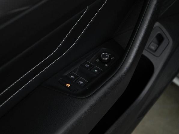 Volkswagen Passat B8 Рестайлинг с пробегом 2019 года, цена 3 399 050 рублей, 133731 км, универсал, Автокод Объявления