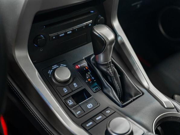 Lexus NX I с пробегом 2015 года, цена 2 470 000 рублей, 98264 км, внедорожник, Автокод Объявления