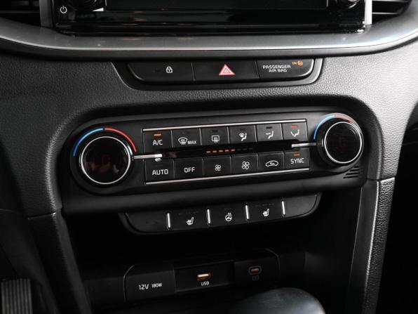 Kia Ceed III Рестайлинг с пробегом 2022 года, цена 2 199 000 рублей, 60984 км, хэтчбек, Автокод Объявления