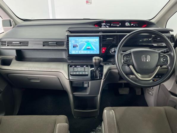 Honda Stepwgn V с пробегом 2016 года, цена 1 979 000 рублей, 228576 км, минивэн, Автокод Объявления