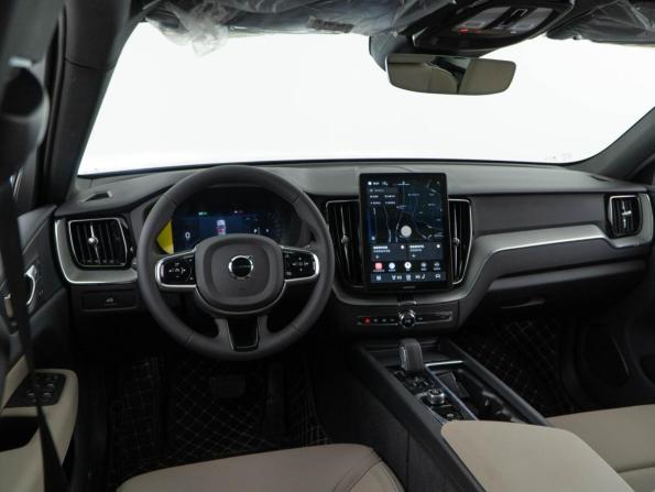 Volvo XC60 II Рестайлинг 2 с пробегом 2025 года, цена 6 098 999 рублей, 276 км, внедорожник, Автокод Объявления