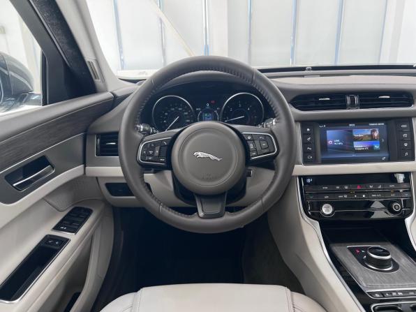 Jaguar XF II с пробегом 2017 года, цена 2 230 000 рублей, 95194 км, седан, Автокод Объявления