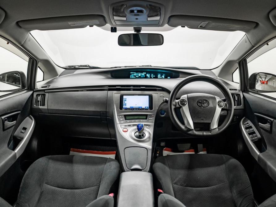 Toyota Prius III Рестайлинг (XW30) Красноярск  - изображение 9