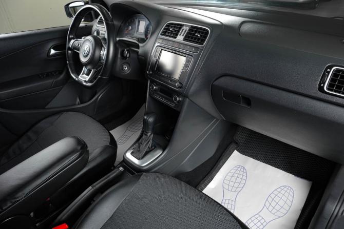 Volkswagen Polo V Рестайлинг с пробегом 2019 года, цена 1 339 000 рублей, 116000 км, седан, Автокод Объявления