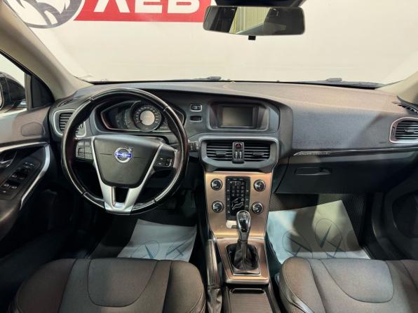 Volvo V40 Cross Country I с пробегом 2014 года, цена 1 450 000 рублей, 176228 км, хэтчбек, Автокод Объявления