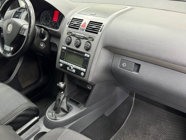 Volkswagen Touran I Рестайлинг с пробегом 2009 года, цена 769 900 рублей, 217700 км, компактвэн, Автокод Объявления