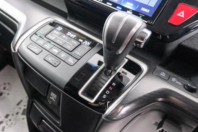Honda Stepwgn V Рестайлинг с пробегом 2019 года, цена 2 299 000 рублей, 93000 км, минивэн, Автокод Объявления
