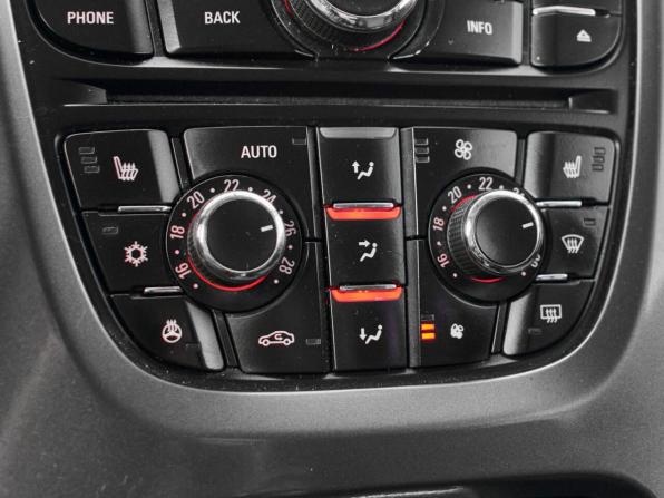 Opel Astra J Рестайлинг с пробегом 2013 года, цена 650 000 рублей, 177722 км, хэтчбек, Автокод Объявления