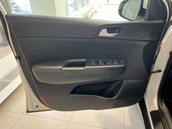 Kia Sportage IV Рестайлинг с пробегом 2018 года, цена 2 184 000 рублей, 83000 км, внедорожник, Автокод Объявления