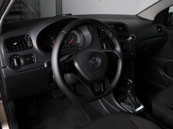 Volkswagen Polo V Рестайлинг с пробегом 2016 года, цена 970 000 рублей, 265000 км, седан, Автокод Объявления