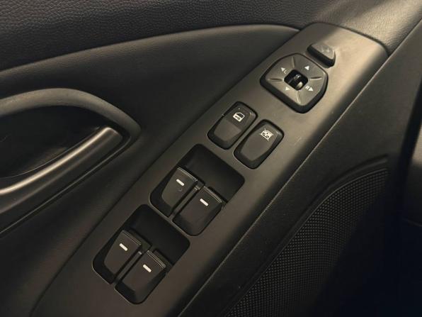 Hyundai ix35 I Рестайлинг с пробегом 2015 года, цена 1 499 900 рублей, 138000 км, внедорожник, Автокод Объявления