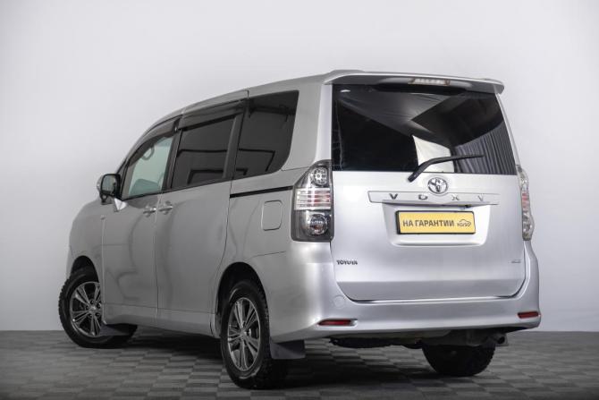 Toyota Voxy II (R70) с пробегом 2008 года, цена 1 259 000 рублей, 289000 км, минивэн, Автокод Объявления
