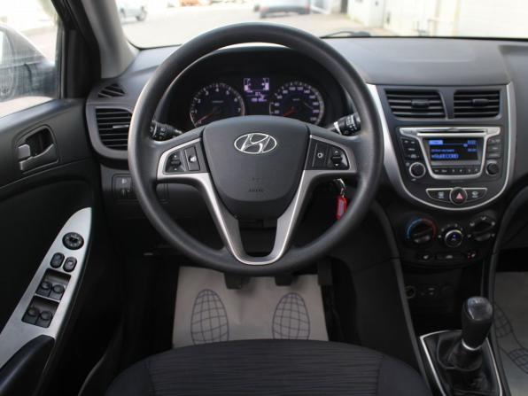 Hyundai Solaris I Рестайлинг с пробегом 2016 года, цена 595 000 рублей, 198000 км, седан, Автокод Объявления